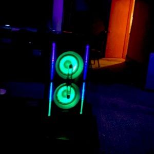 I’m selling the speaker I’ve only used it once brand new outta the box.